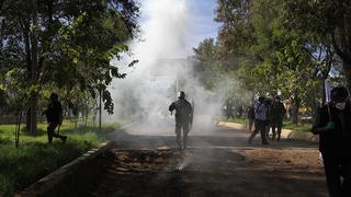 Policías usan bombas lacrimógenas para retirar a manifestantes en Arequipa (FOTOS)