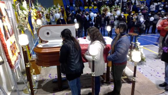 Familiares lamentaron la irreparable pérdida del congresista Fernando Herrera. (Foto: Adrian Apaza)