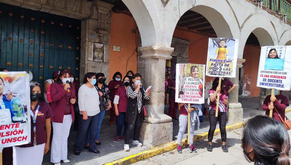 Estudiantes de Obstetricia de la Unsch también protestaron