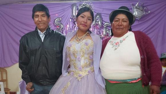 Blanquita festejó sus 15 años con sus padres Saturnino Llallacachi y Zenovia Isabel Layme. (Foto: Cortesía)
