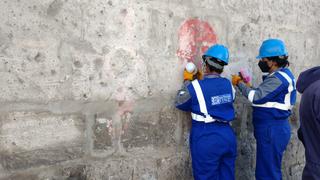 Arequipa: Estudiantes y obreros retiraron pintas hechas en Monasterio Santa Catalina