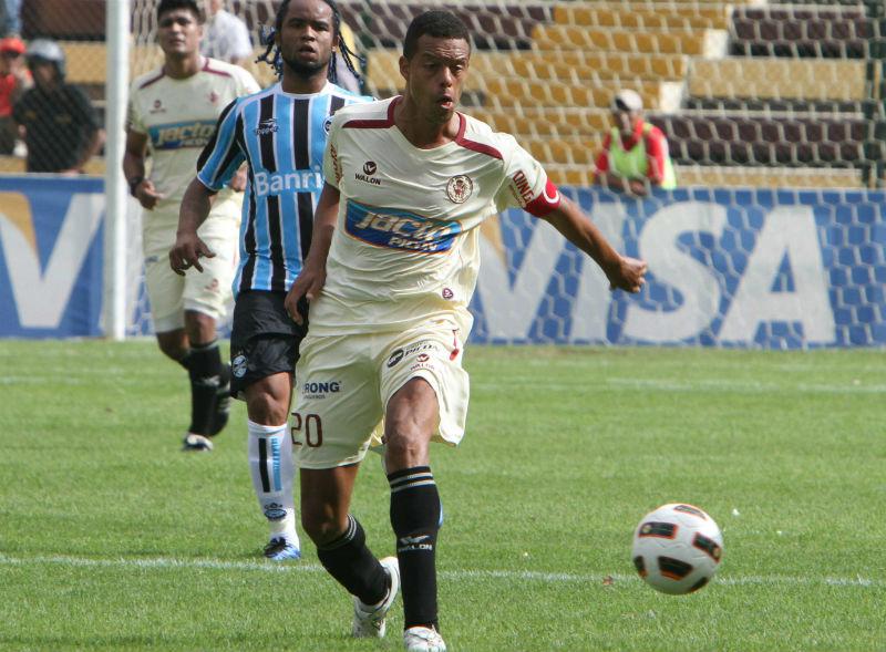 Carlos Zegarra ya es volante del Sport Huancayo