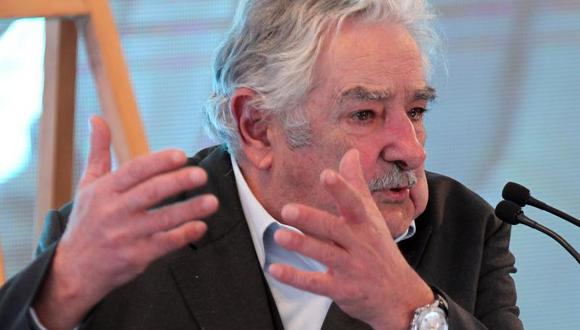 José Mujica planea adoptar 40 niños al fin de su mandato