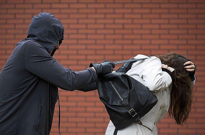 Arequipa: "Arranchadores" asaltaron a policía