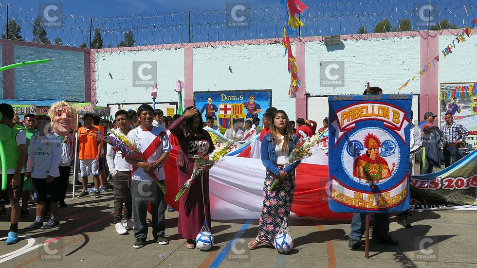 Desde penal de Huancayo, internos mandan mensajes de apoyo a Paolo Guerrero (VIDEO)