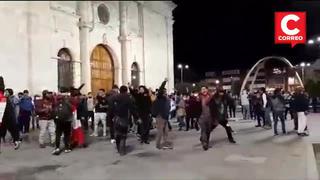 Marcha termina con detención de  jóvenes ebrios a solo unos minutos de iniciar el toque de queda (VIDEO)