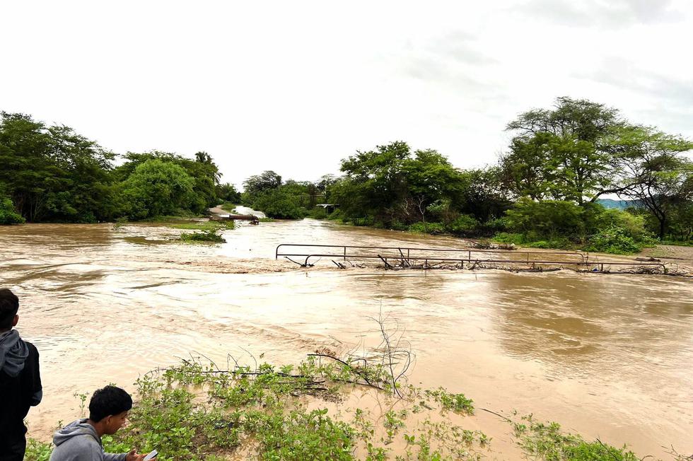 Decenas de familias afectadas tras desborde del río Piura