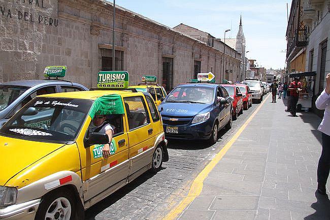 MTC dará tregua de 10 años para que taxistas renueven sus unidades