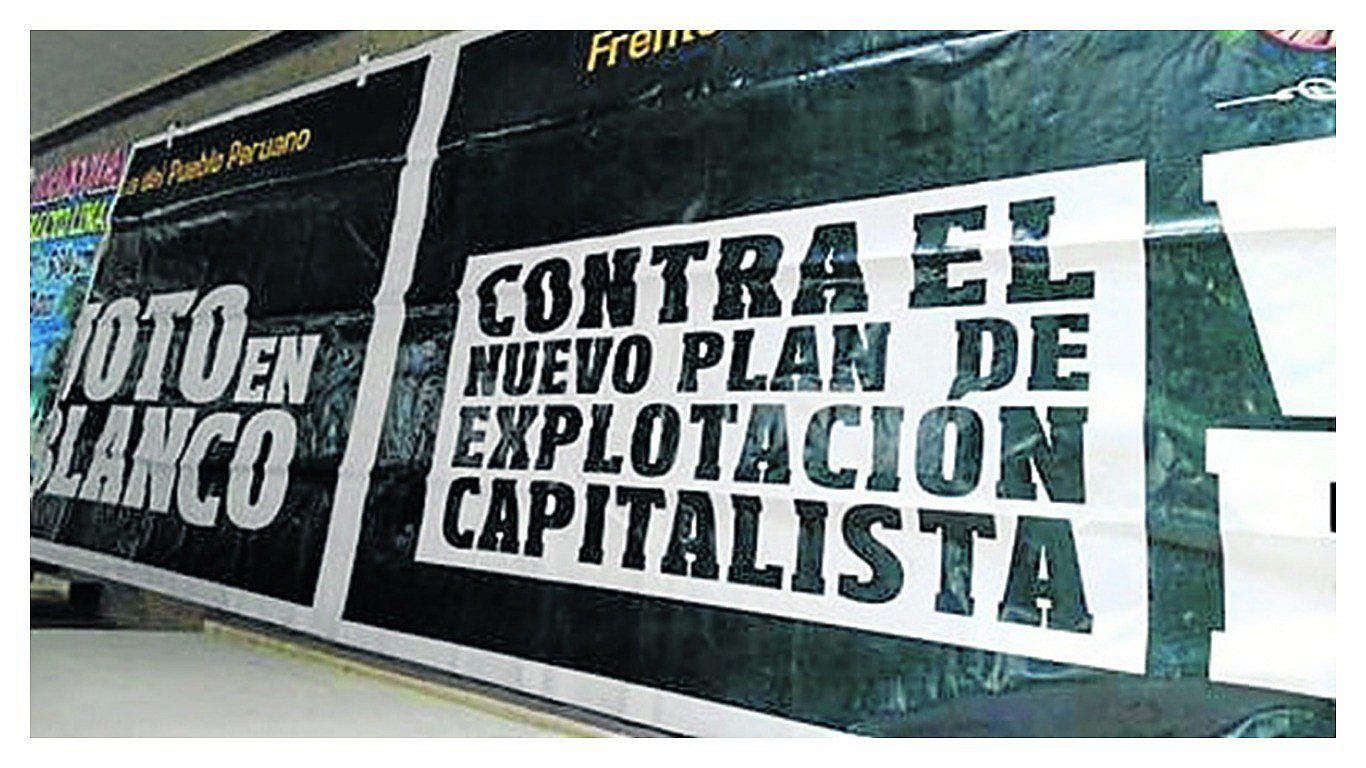 Vecinos mortificados por pancarta alusiva al Movadef en Castilla