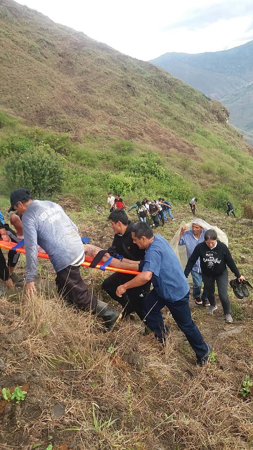 Familia cae a abismo en Pillao