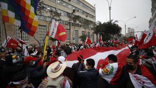 Simpatizantes de Perú Libre y Fuerza Popular permanecen en exteriores del JNE y JEE Lima Centro (FOTOS)