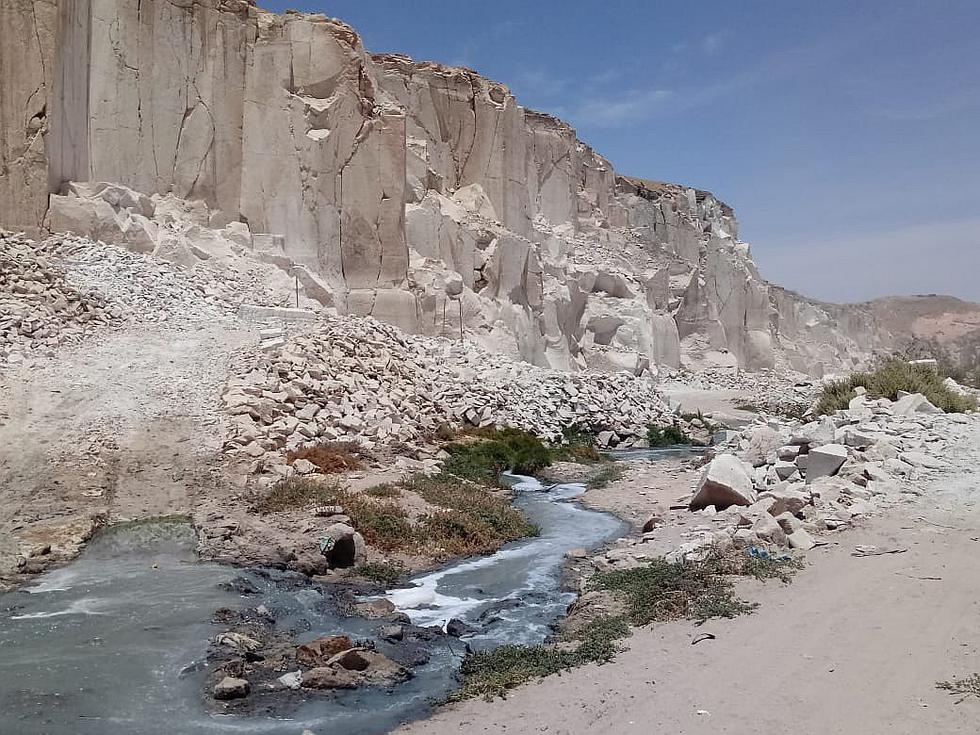 Canteras de sillar están 10 años bajo aguas servidas (FOTOS)