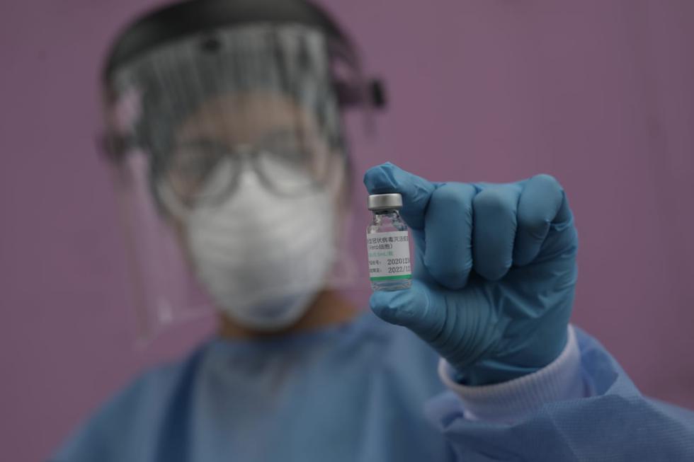 Segundo día de aplicación de primera dosis de la vacuna producida por el laboratorio Sinopharm. (Foto: Anthony Niño de Guzmán / @photo.gec)