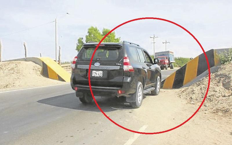 “Horror” de ingeniería: Construyen pista sin reubicar estructura de canal en Piura