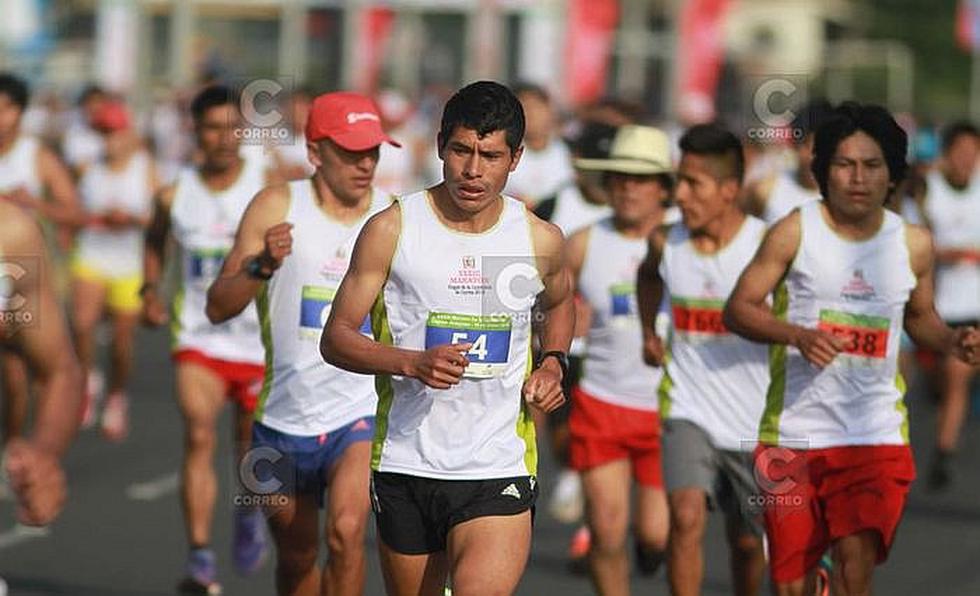 Atleta puneño Max Belizario lidera la Maratón Virgen de la Candelaria 