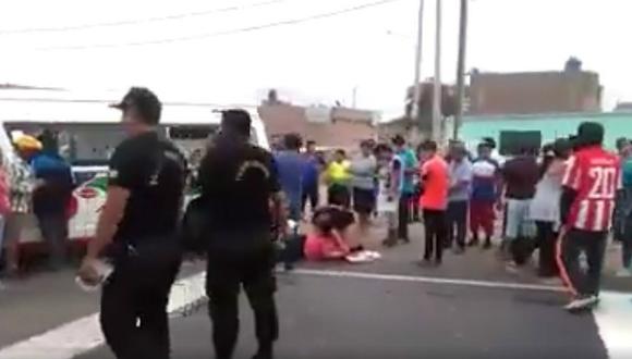 Trujillo: Cinco heridos en choque de camioneta y combi en Miramar (VIDEO)