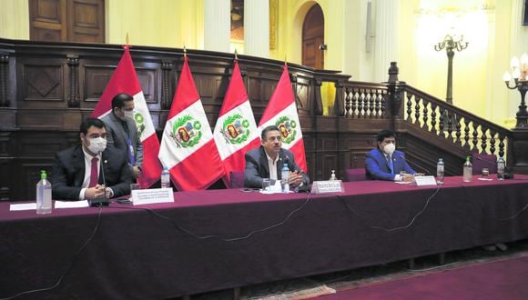 Lima
Mesa Directiva dirigida Manuel Merino por  anulará acuerdos que permitieron cobros de excongresistas