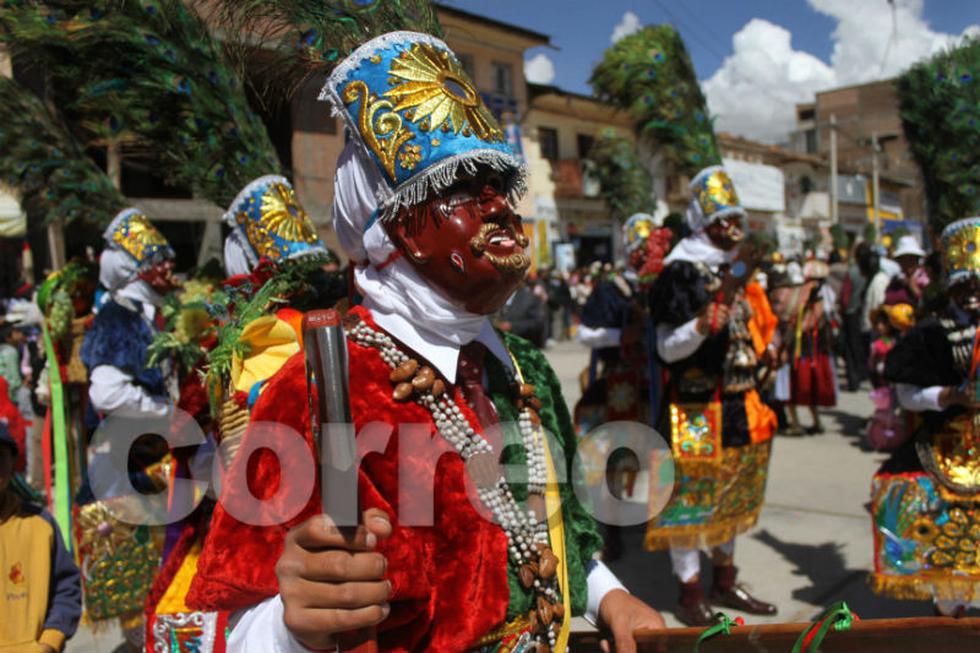 Los Shapis demuestran  devoción por la santísima 'Cruz de Mayo' (FOTOS)