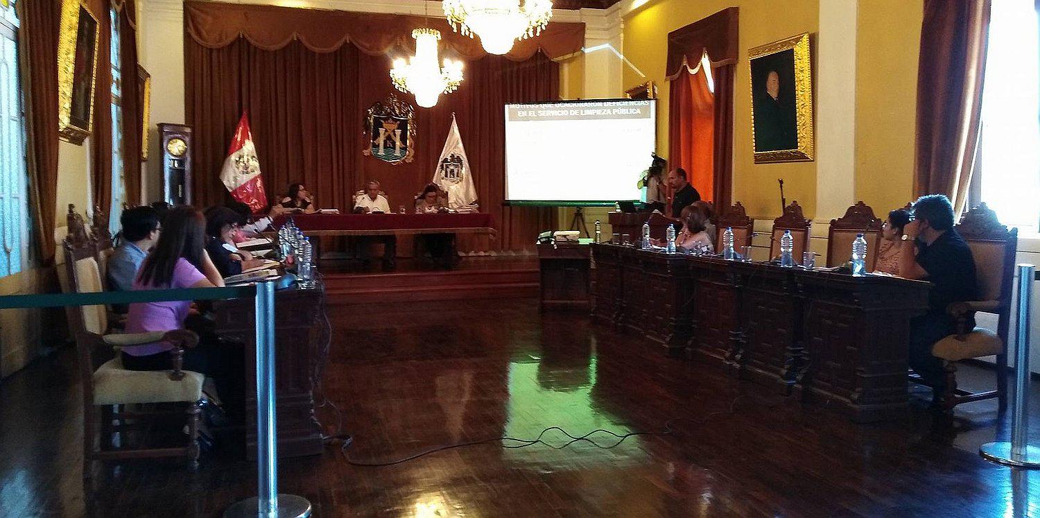 Exgerente de Segat es captada retirando documentos de la sede central (VIDEO) 