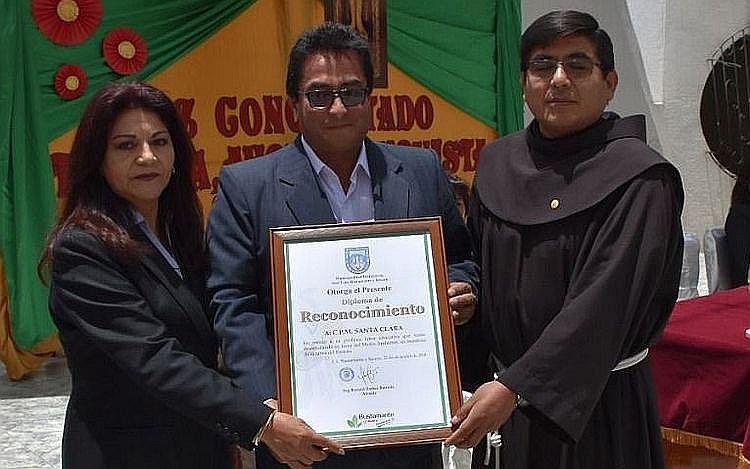 Reconocen a colegio por buena educación ambiental