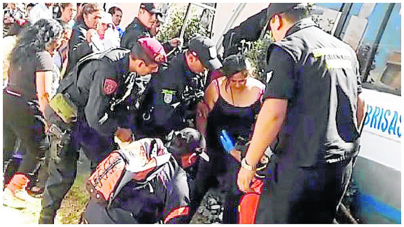 ​Freno de cúster falla y aplasta a estudiante que lo limpiaba