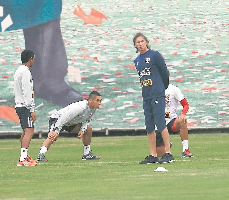 Perú tiene listo el once que jugará con México 