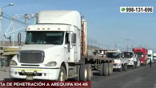Camiones en Arequipa bloquearon vía y se formaron colas de vehículos de hasta 7 kilómetros