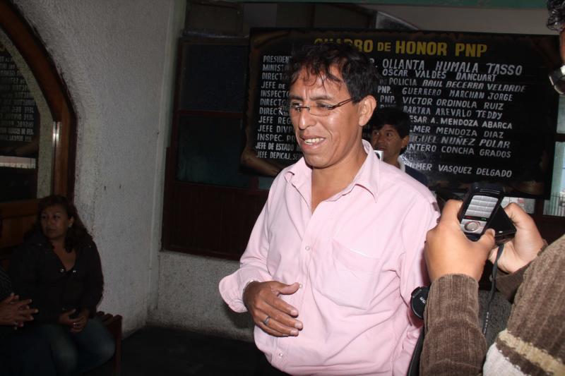 Periodista es detenido por presuntamente extorsionar a alcalde