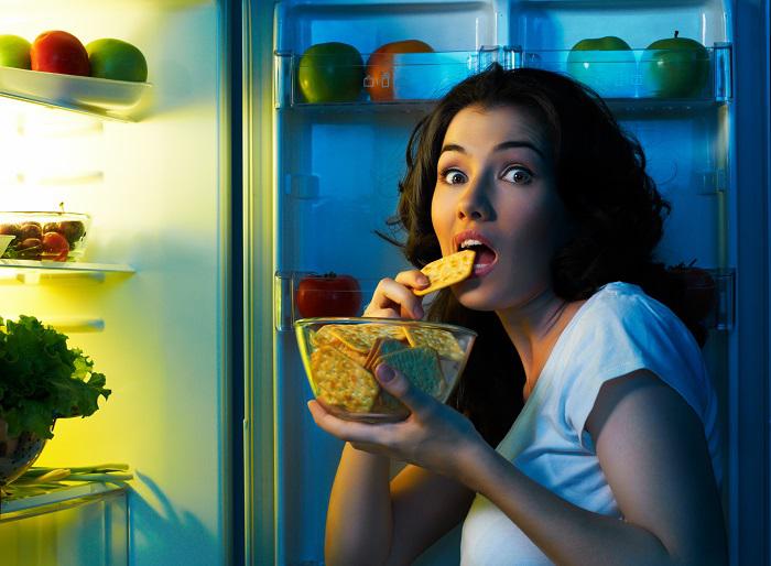 ​Estudio afirma que comer antes de dormir sí nos hace bien (VIDEO)