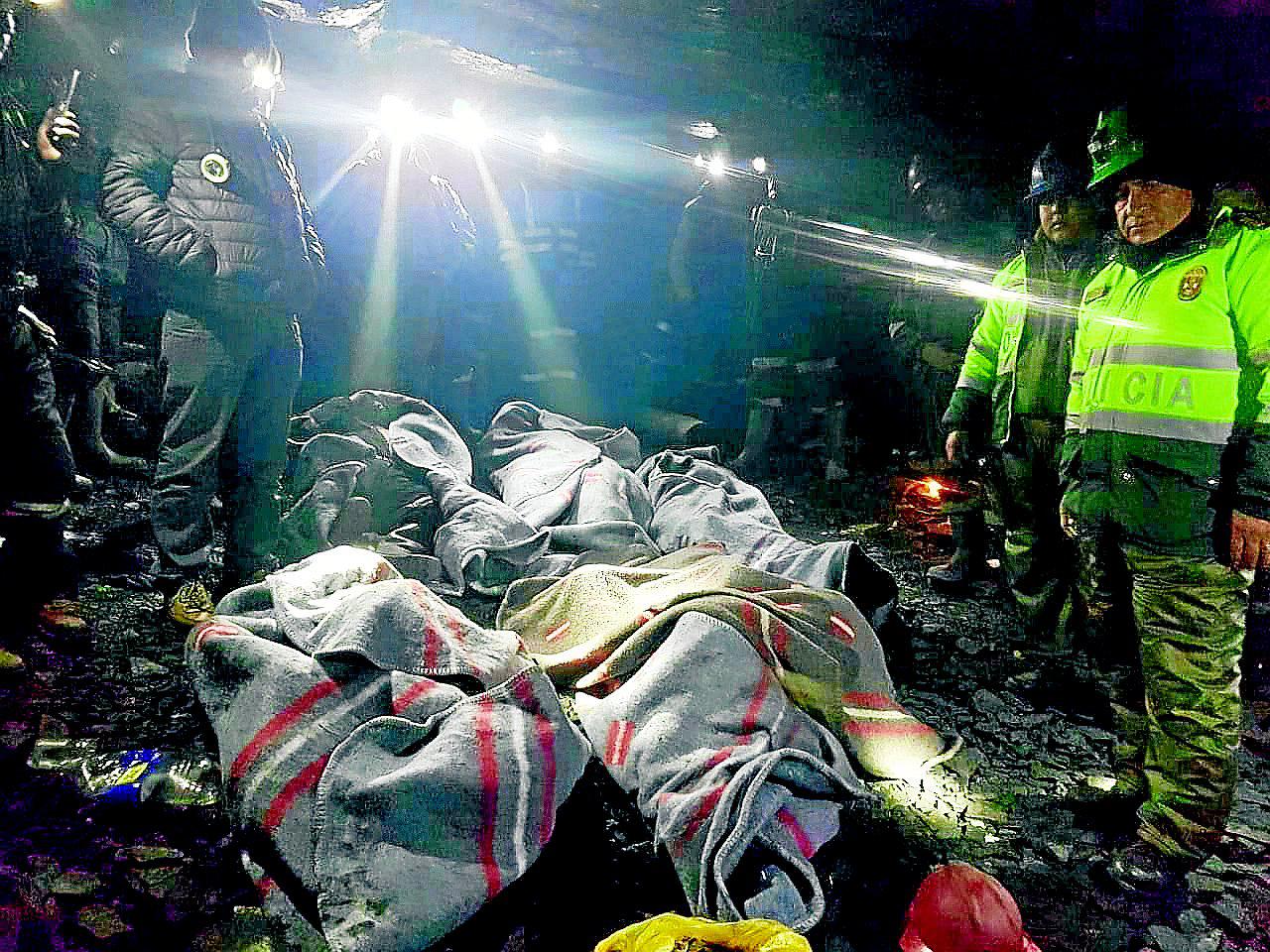 Cinco mineros mueren aplastados por rocas en La Rinconada