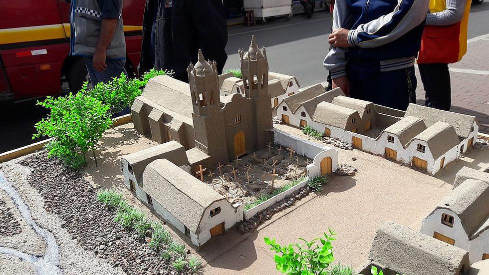 Sitios emblemáticos de Tacna son perenizados con cartón y arena