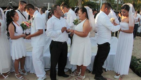 Doscientas parejas celebran una boda masiva en Acapulco por el Día del Amor