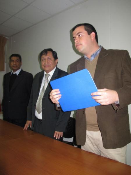 Navarro llama "lobbista" a Oliva 