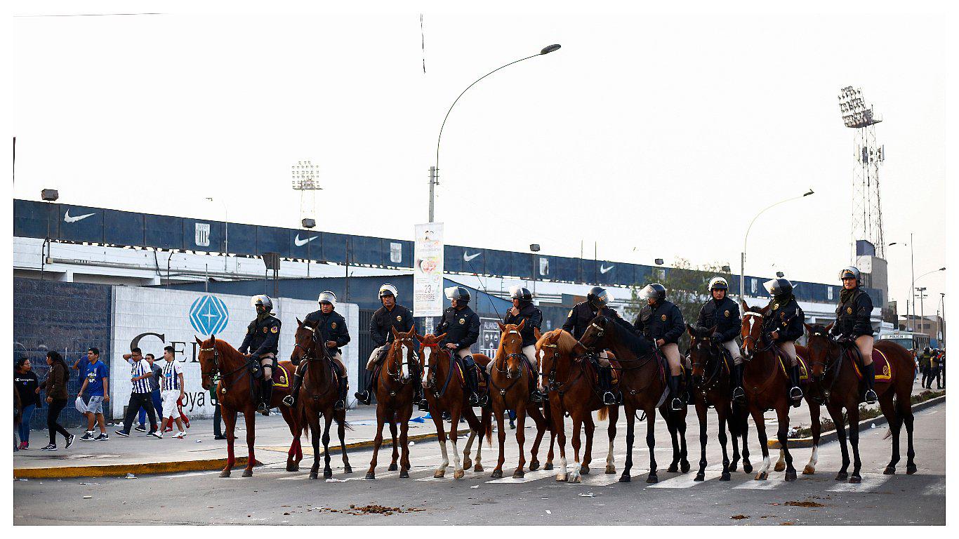 Estadio de Alianza Lima sería sancionado tras pelea entre barristas  