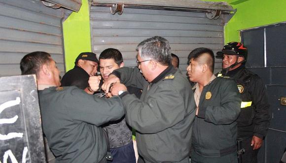 Tacna: agreden a comisario para impedir cierre de locales nocturnos