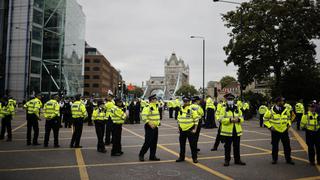 Londres: policías resultan heridos tras choque con manifestantes antivacunas