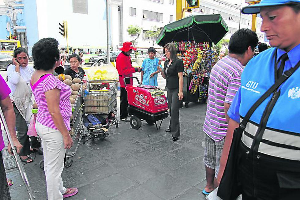 Ambulantes se adueñan de la avenida Abancay