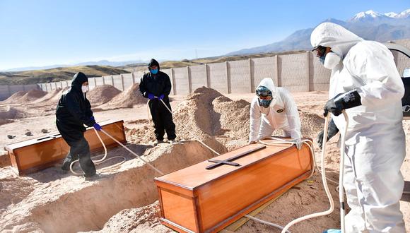 ​Arequipa: Sepultan fallecidos por covid-19 en el cementerio de Uchumayo, pese a investigación