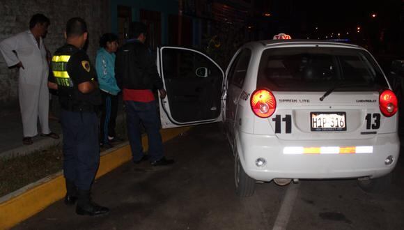 Chimbote: Taxista choca su vehículo contra vereda para evitar robo
