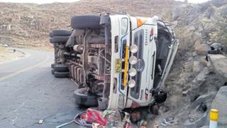 Volcadura de camión dejó un muerto en la carretera Arequipa-Puno