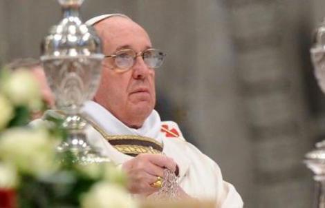 Papa Francisco llama a madre de joven asesinada en azotea de iglesia