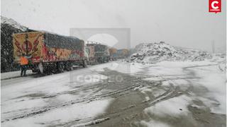 Cierran Carretera Central por intensa nevada, unidades quedan varadas en Ticlio