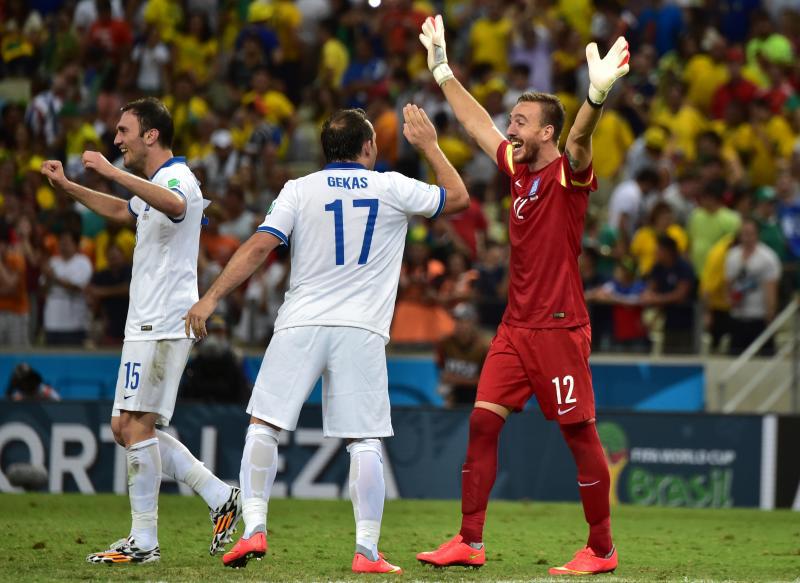 Brasil 2014: Grecia clasificó a octavos en el último minuto