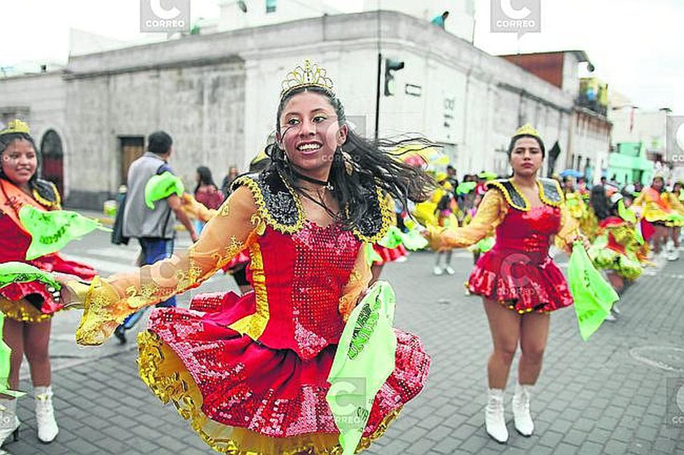 Fieles de la Virgen de  la Candelaria tomaron  las calles de Arequipa