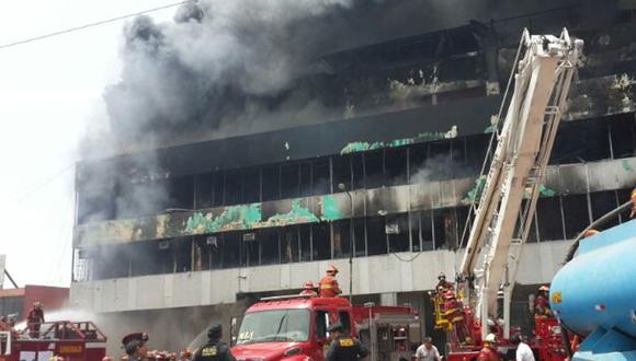 Incendio en La Victoria: Empresa de comida rápida envió comida a bomberos