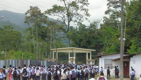 Más de un centenar de escolares de Huánuco terminaron en un centro de salud tras inhalar sustancias químicas al interior de las aulas./ Foto: Correo