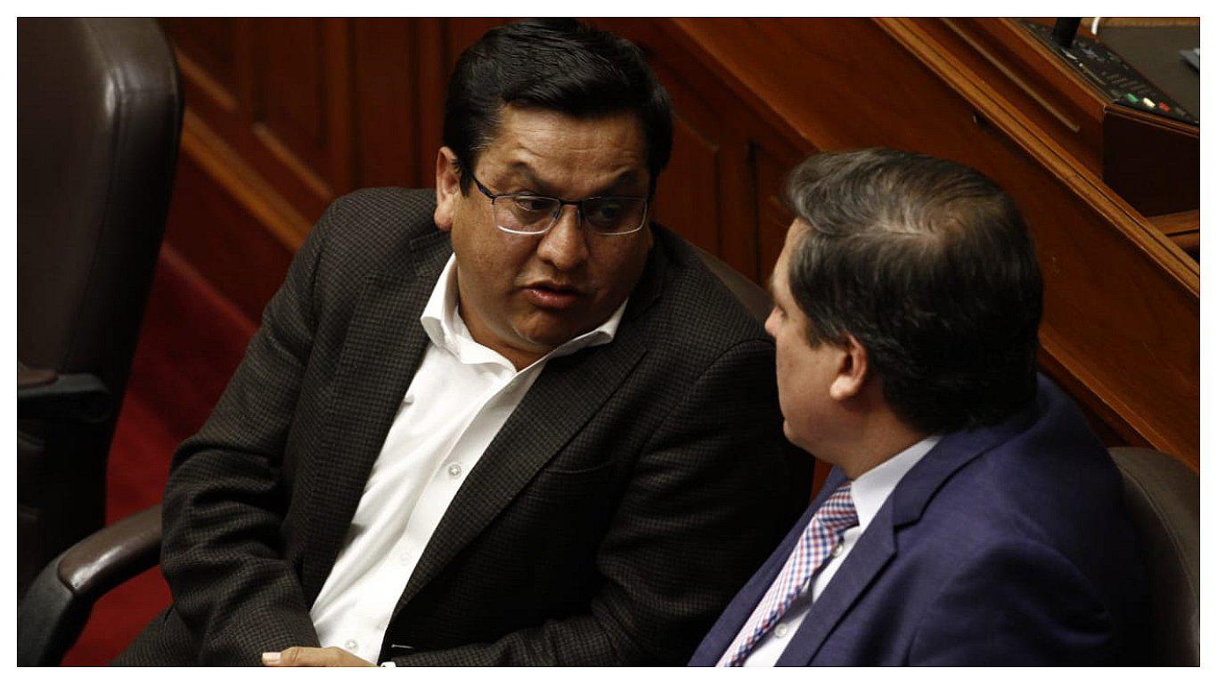 César Vásquez: "No demos la impresión lamentable de que nos aferramos al cargo" (VIDEO)