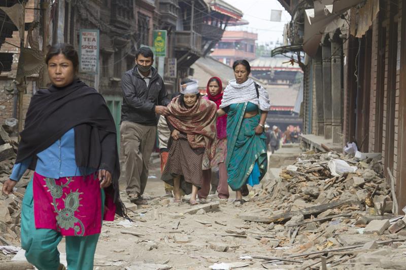 8.000 personas cruzan desde Nepal a la India huyendo del terremoto
