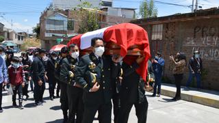 Efectivos y familiares dan último adiós a policía asesinado en comisaría de Lima