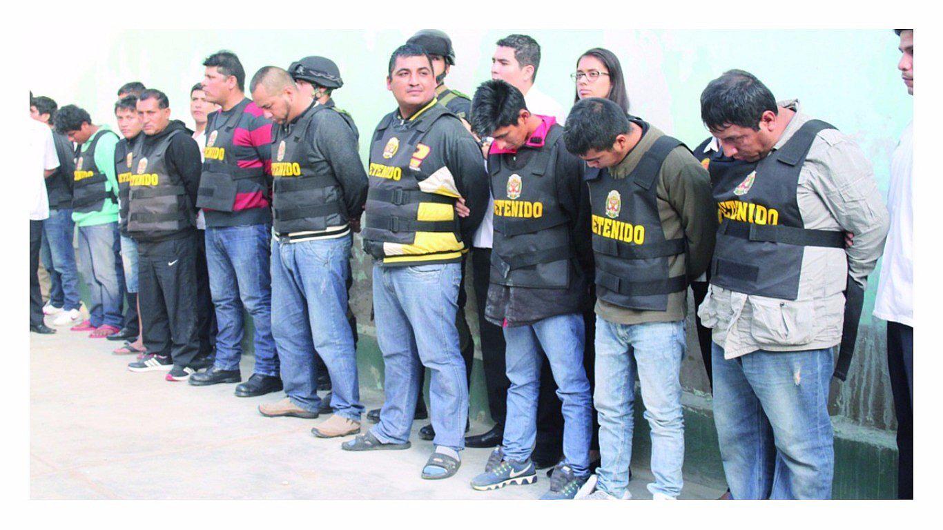 Tres policías más en red de “Los Charlys” 
